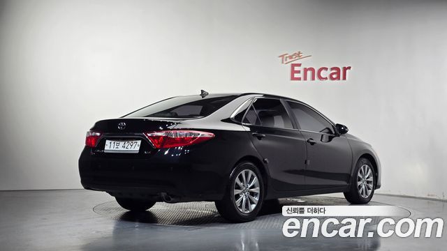 Toyota Camry 2015 — photo 2