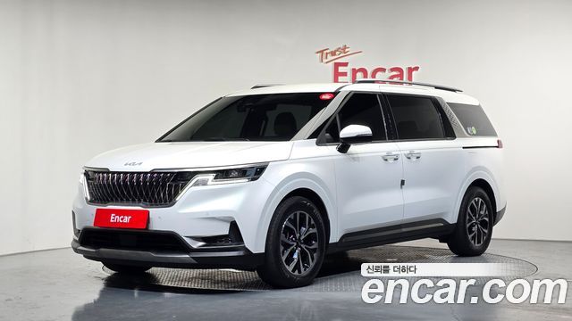 Kia Canival 2023 — photo 1