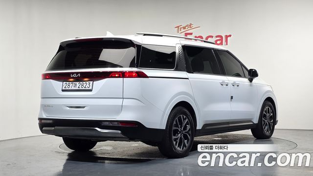 Kia Canival 2023 — photo 2