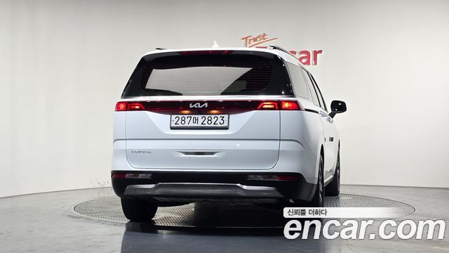 Kia Canival 2023 — photo 4