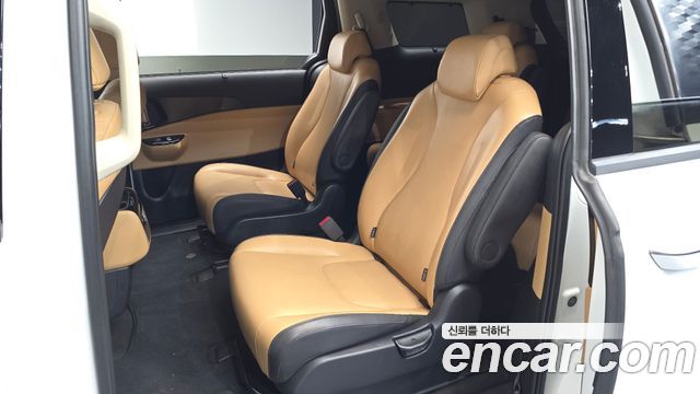 Kia Canival 2023 — photo 17
