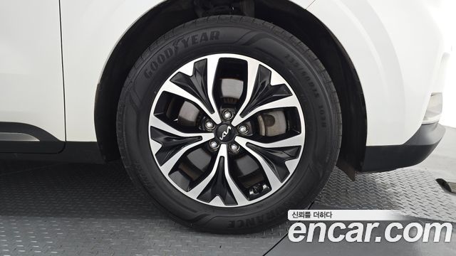 Kia Canival 2023 — photo 7