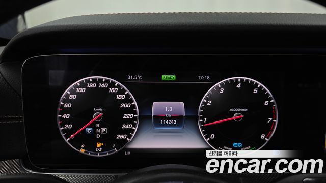 Mercedes-Benz E-Class 2019 — photo 11
