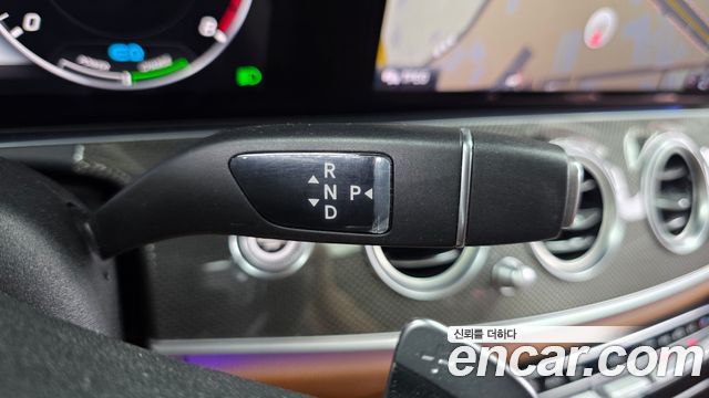 Mercedes-Benz E-Class 2019 — photo 12