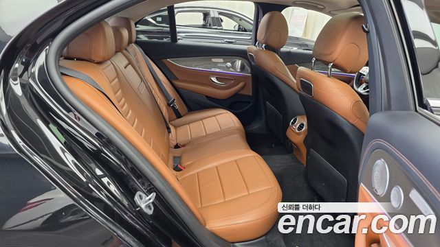 Mercedes-Benz E-Class 2019 — photo 18