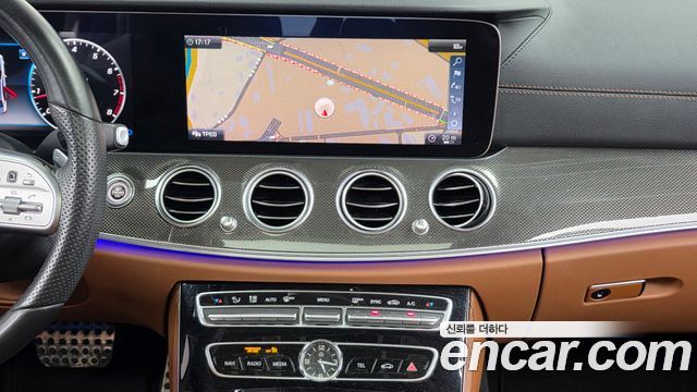 Mercedes-Benz E-Class 2019 — photo 20
