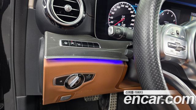 Mercedes-Benz E-Class 2019 — photo 22