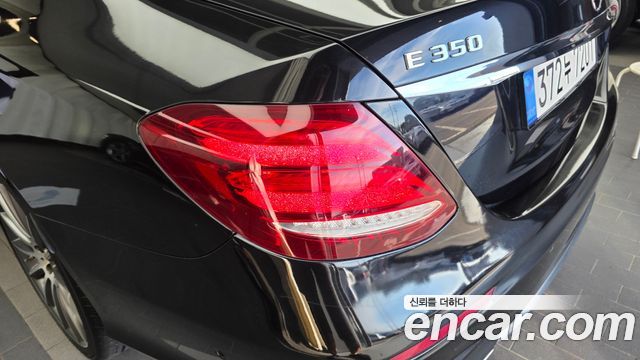 Mercedes-Benz E-Class 2019 — photo 9