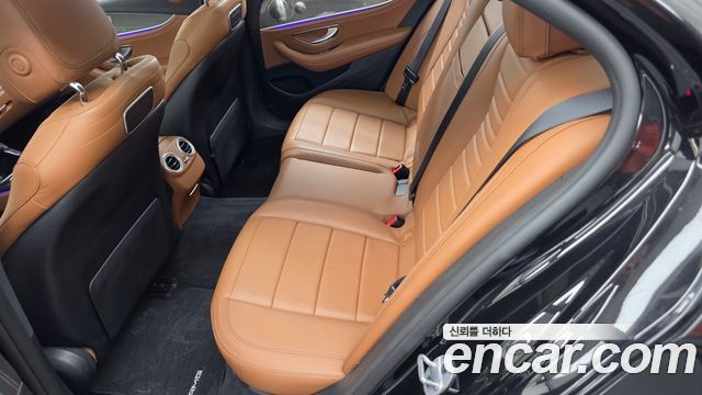 Mercedes-Benz E-Class 2019 — photo 16