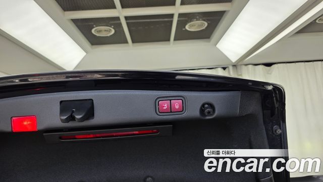 Mercedes-Benz E-Class 2019 — photo 32