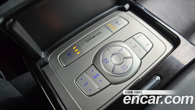 Hyundai Genesis 2012 — photo 17