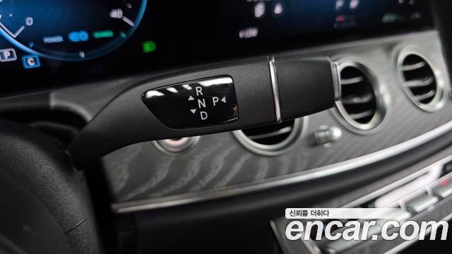 Mercedes-Benz E-Class 2021 — photo 12