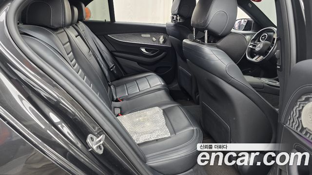 Mercedes-Benz E-Class 2021 — photo 17