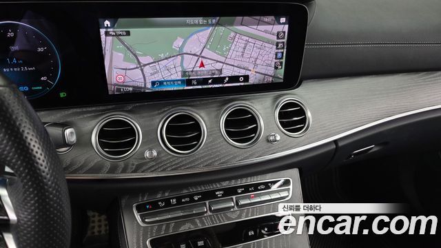 Mercedes-Benz E-Class 2021 — photo 19