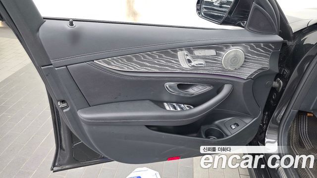 Mercedes-Benz E-Class 2021 — photo 14
