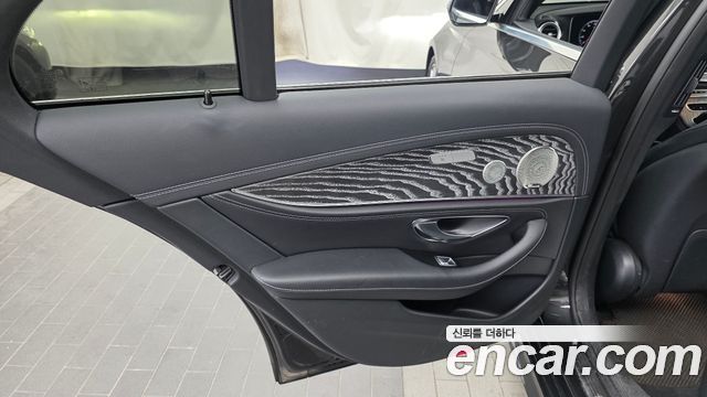 Mercedes-Benz E-Class 2021 — photo 15