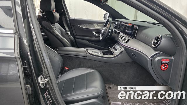 Mercedes-Benz E-Class 2021 — photo 16