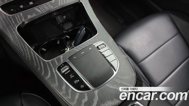 Mercedes-Benz E-Class 2021 — photo 33