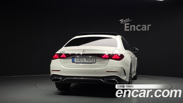 Mercedes-Benz E-Class 2026 — photo 4