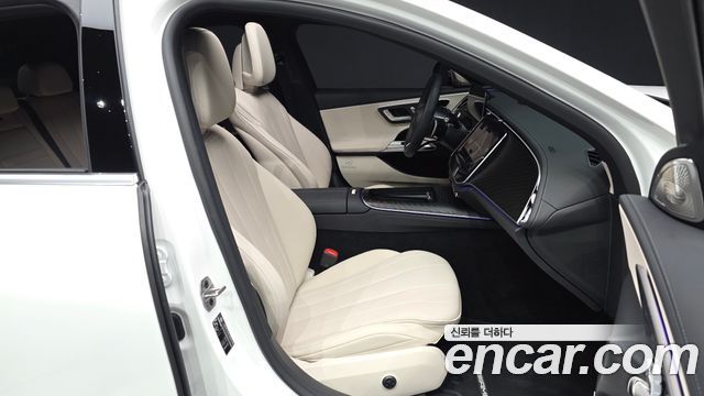 Mercedes-Benz E-Class 2026 — photo 11