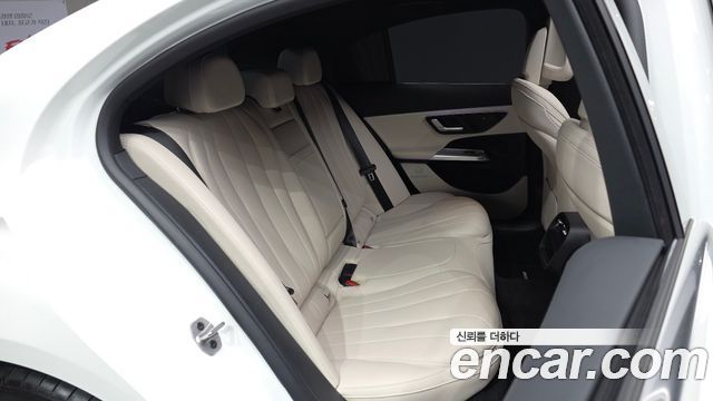 Mercedes-Benz E-Class 2026 — photo 12
