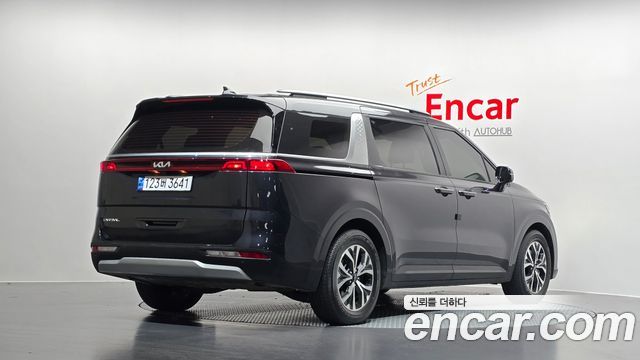 Kia Canival 2023 — photo 2