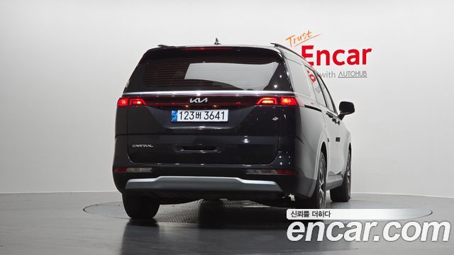 Kia Canival 2023 — photo 4
