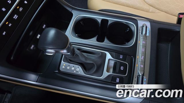 Kia Canival 2023 — photo 9