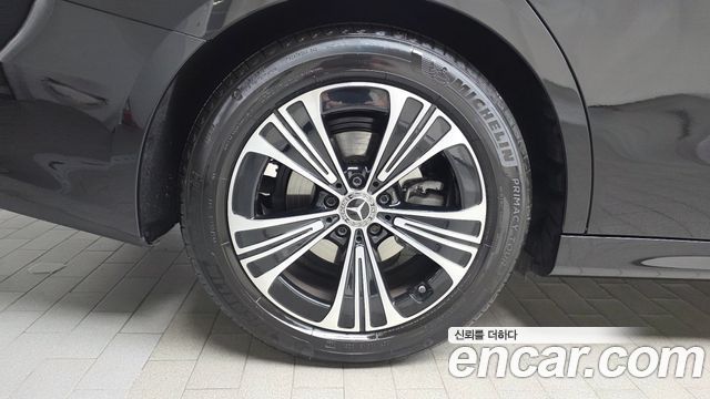 Mercedes-Benz E-Class 2025 — photo 5
