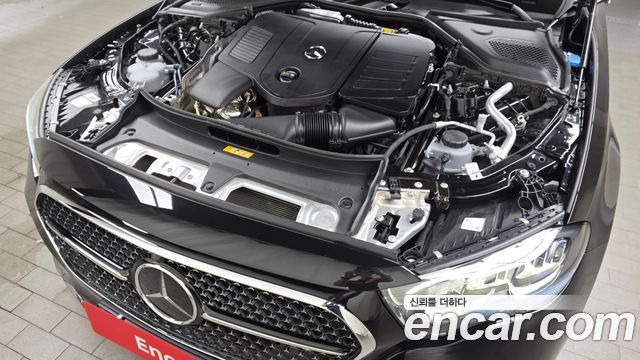 Mercedes-Benz E-Class 2025 — photo 6