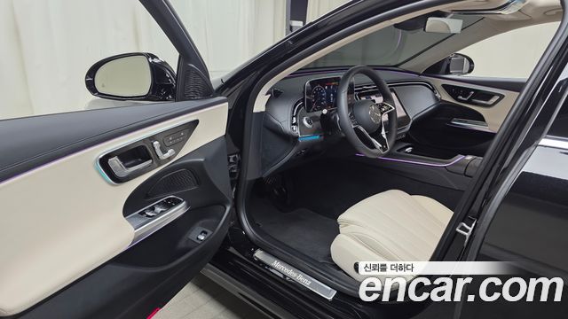 Mercedes-Benz E-Class 2025 — photo 13