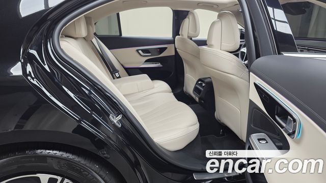Mercedes-Benz E-Class 2025 — photo 17