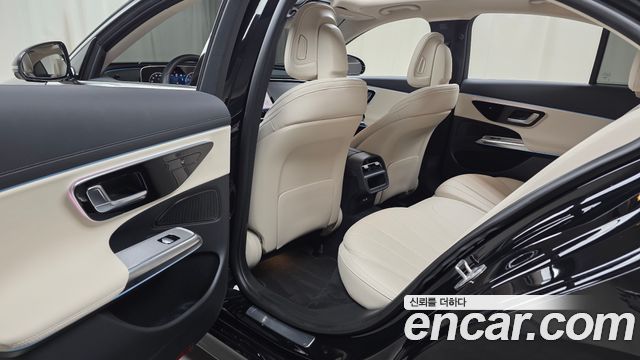 Mercedes-Benz E-Class 2025 — photo 18