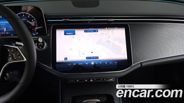 Mercedes-Benz E-Class 2025 — photo 19