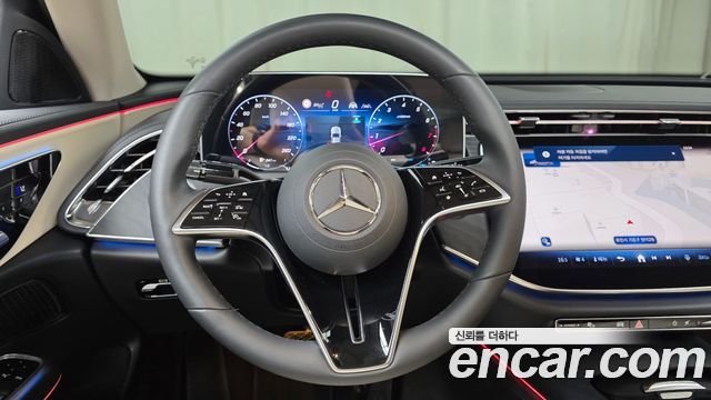 Mercedes-Benz E-Class 2025 — photo 20
