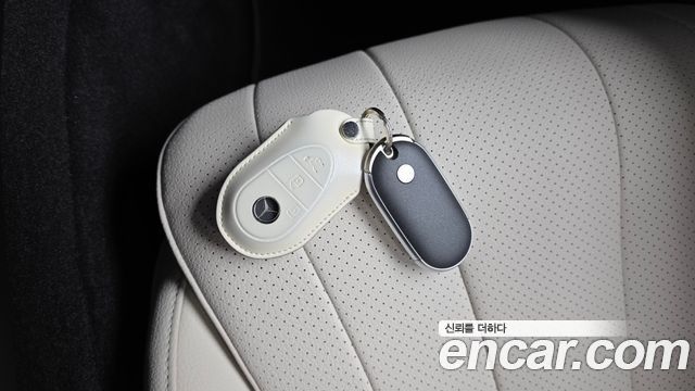 Mercedes-Benz E-Class 2025 — photo 22