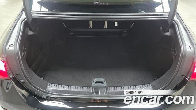 Mercedes-Benz E-Class 2025 — photo 25