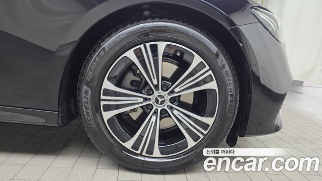 Mercedes-Benz E-Class 2025 — photo 7