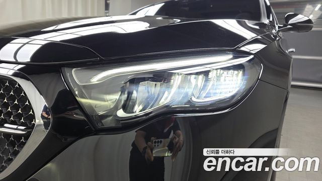 Mercedes-Benz E-Class 2025 — photo 8