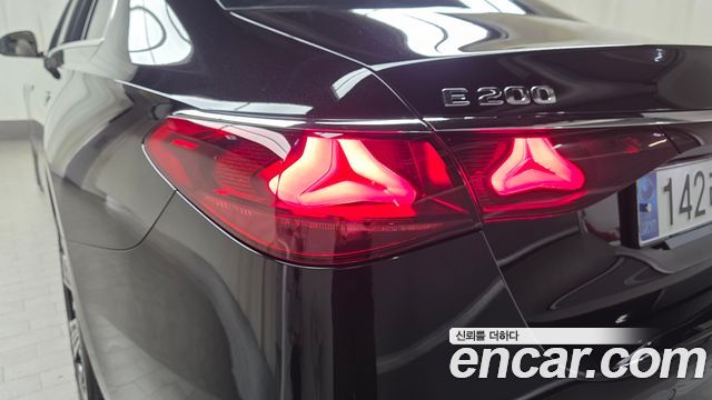 Mercedes-Benz E-Class 2025 — photo 9
