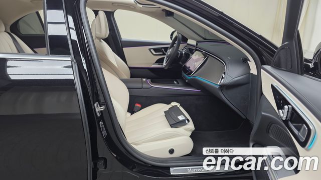 Mercedes-Benz E-Class 2025 — photo 16