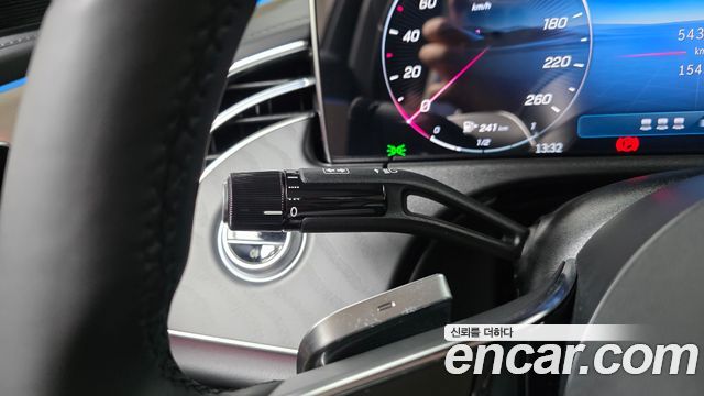 Mercedes-Benz E-Class 2025 — photo 29