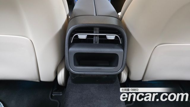 Mercedes-Benz E-Class 2025 — photo 30