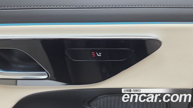 Mercedes-Benz E-Class 2025 — photo 33