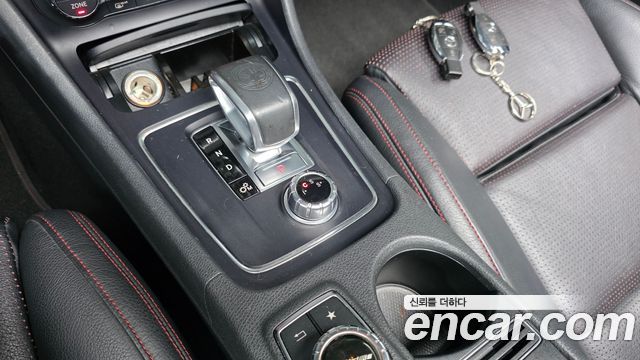 Mercedes-Benz GLA-Class 2016 — photo 12