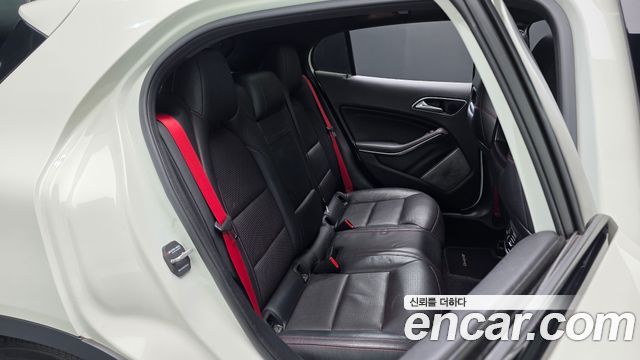 Mercedes-Benz GLA-Class 2016 — photo 17