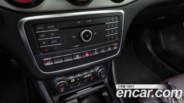 Mercedes-Benz GLA-Class 2016 — photo 23