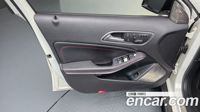 Mercedes-Benz GLA-Class 2016 — photo 14