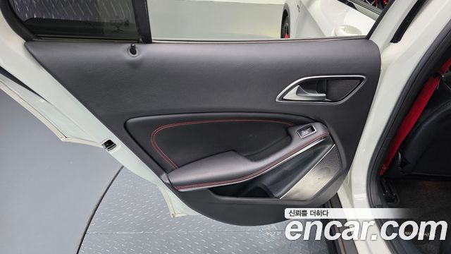 Mercedes-Benz GLA-Class 2016 — photo 15