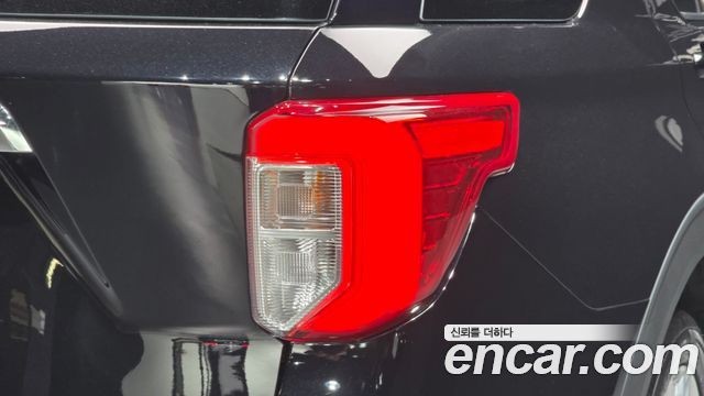 Ford Explorer 2021 — photo 9